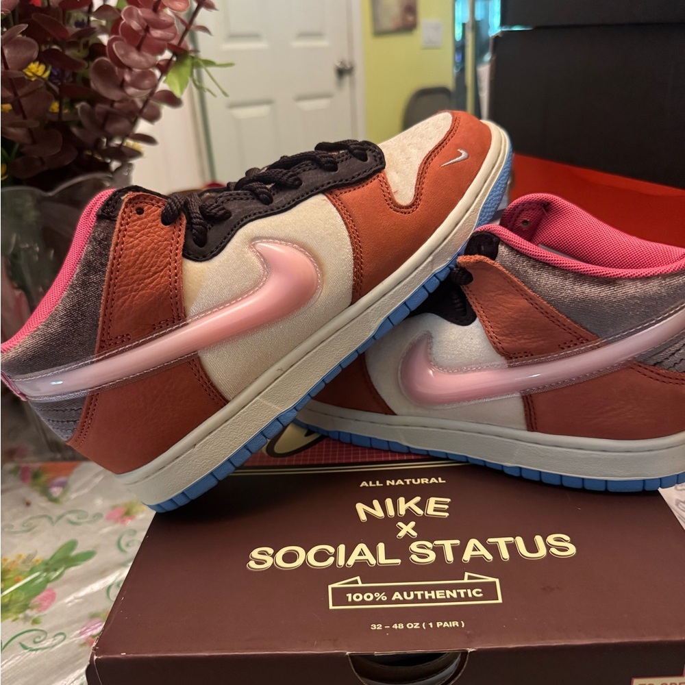 Nike x Social Status Pink and Brown Sneakers sz 6 men 7.5 women’s